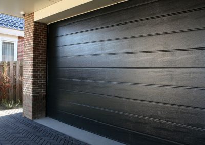 Poort garage sectionaal houtstructuur - garagepoort in Ieper